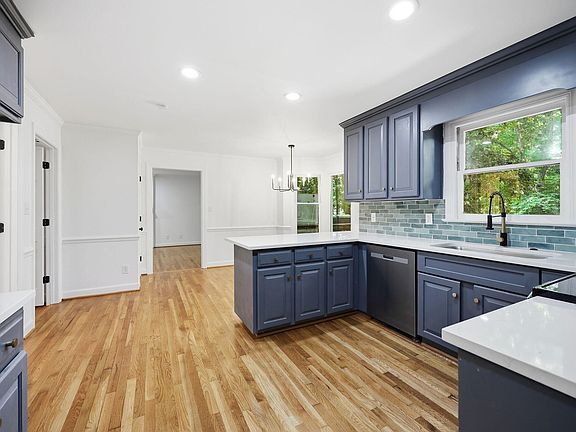 3rd image of 101 Ridgepath Way