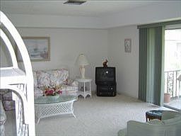 1st image of 379 Palm Dr APT 4