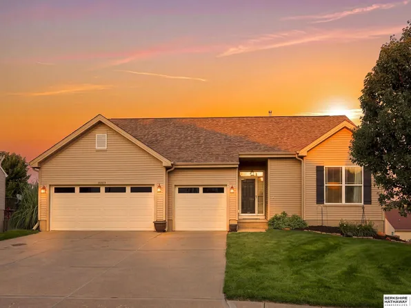 10909 S 111th St, Papillion, NE 68046