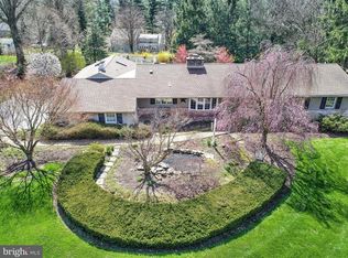 2061 N Brook Cir, York, PA 17403