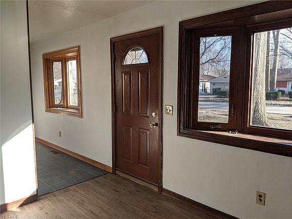 2nd image of 612 Delaware Ave