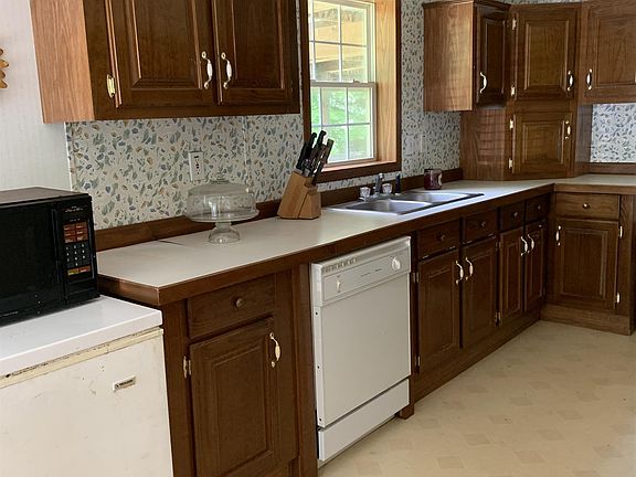 5th image of 242 Hermitage Cir