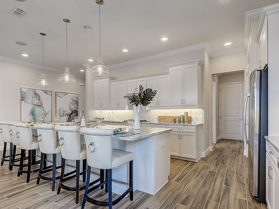 Large island with breakfast bar