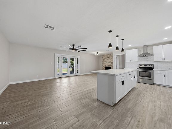 5th image of 906 W SAINT JOHN Road