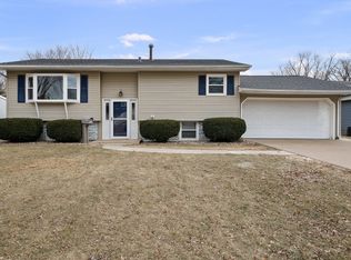 4811 Gaines St, Davenport, IA 52806