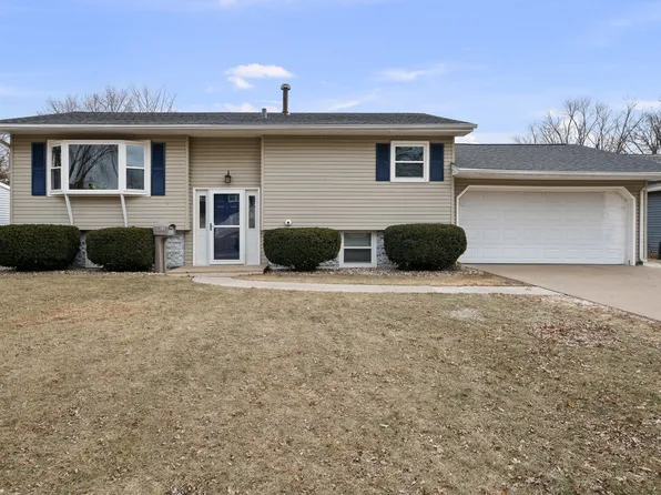 4811 Gaines St, Davenport, IA 52806