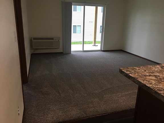 3rd image of 106 Gardens Ct