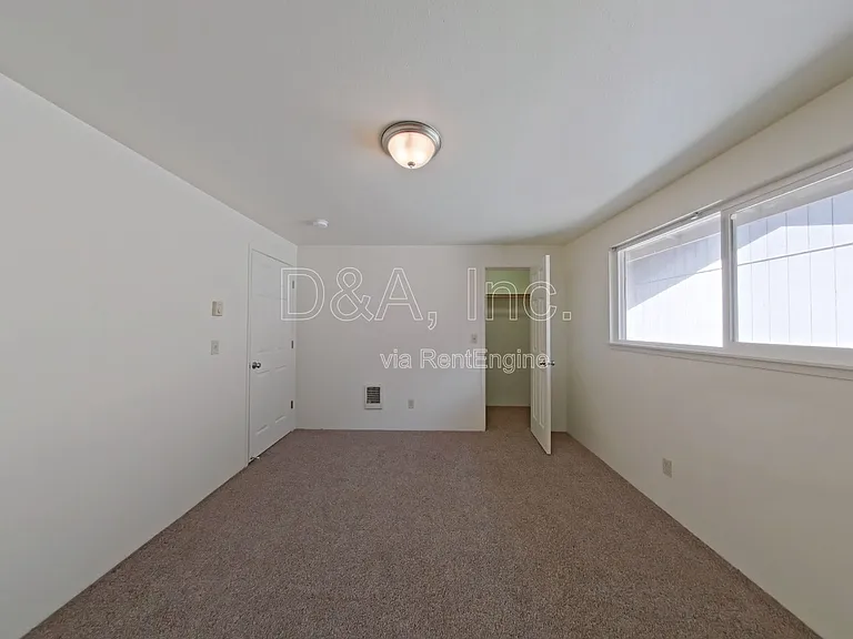 108 NE Conifer Blvd #3 — Photo 7