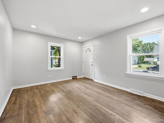 4th image of 16854 Bramell St