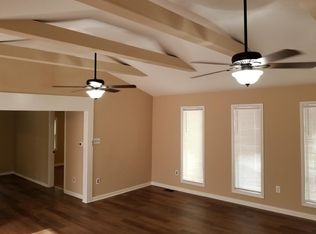 31 Spruce Ln, Clementon, NJ 08021