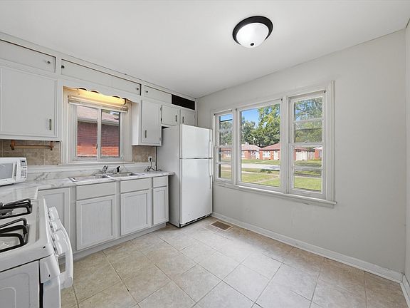 5th image of 14840 Langley Ave