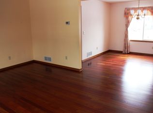 8971 Briarglen Rd, Eden Prairie, MN 55347