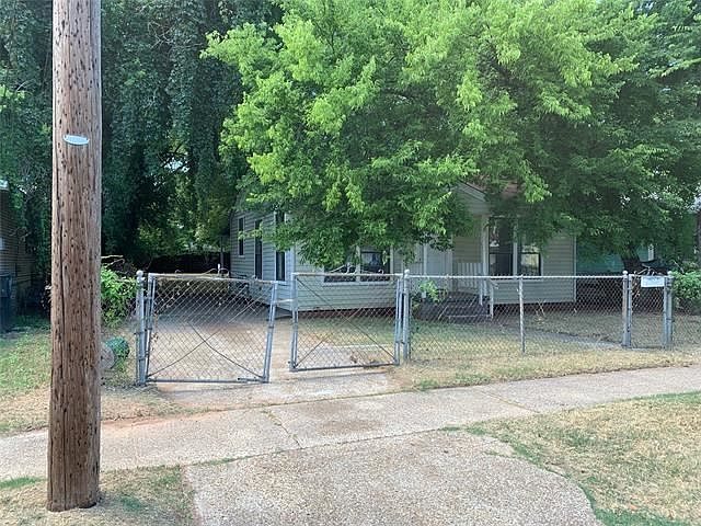 2nd image of 1147 Dudley Ln
