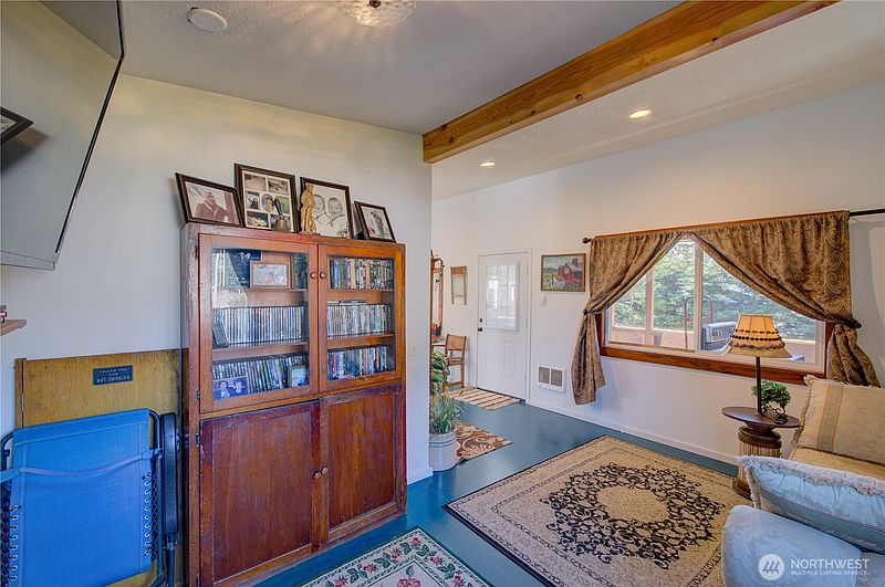 4th image of 22604 S Place