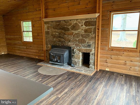 3rd image of 7 Glade Dr
