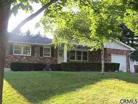 2nd image of 7 Birch Ln