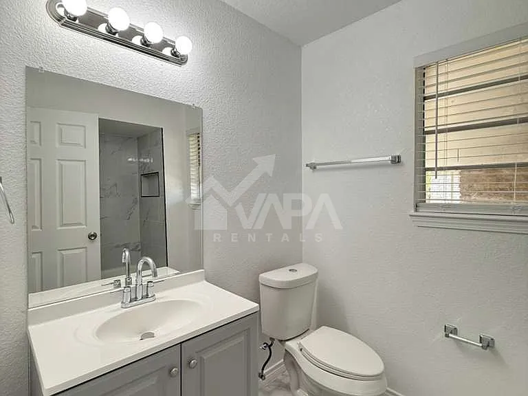 317 E Lindbergh Blvd — Photo 12