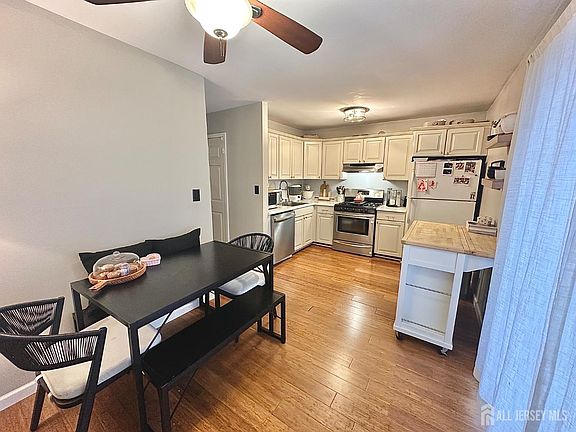4th image of 82 Cliffwood Ave Unit 45