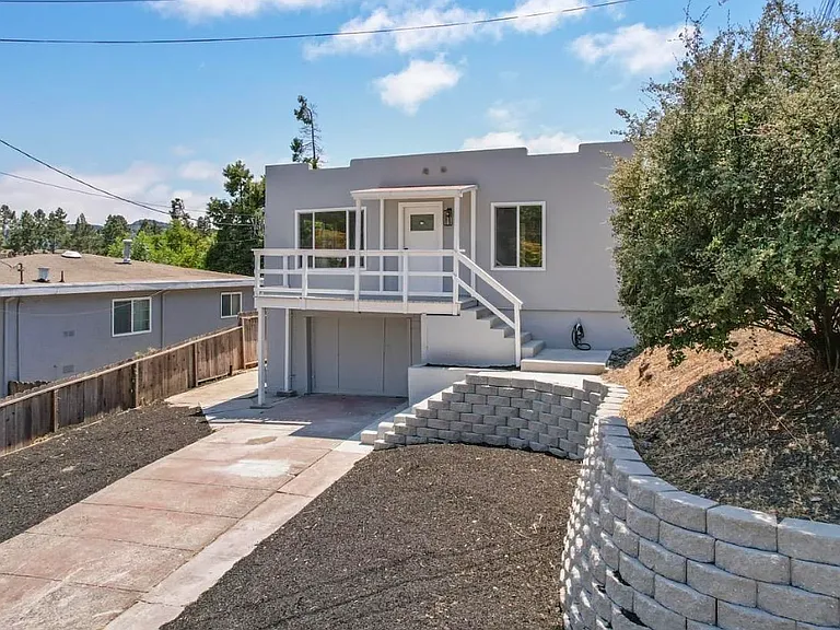 1923 Thompson Ln — Photo 27