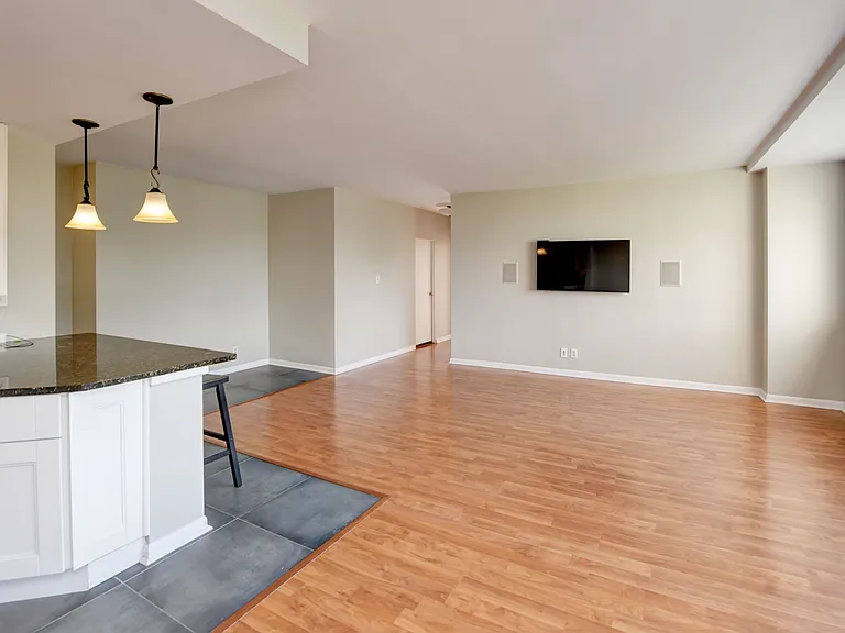 1620 E Broad St #402 — Photo 17