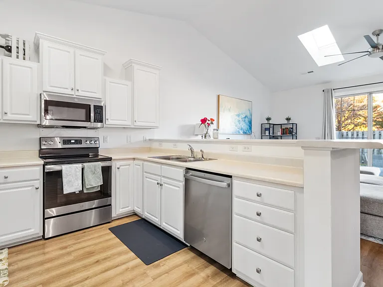 5006 Carleton Dr #77 — Photo 10