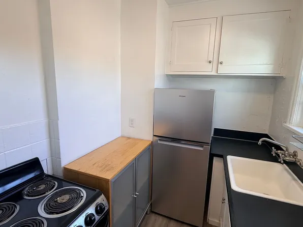 Uptown Villa Apartments, 2218 Broadway St APT 5, Vancouver, WA 98663