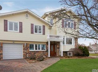 104 Alexander Ave, Hicksville, NY 11801