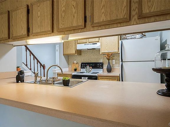 5th image of 5444 Tourmaline Dr