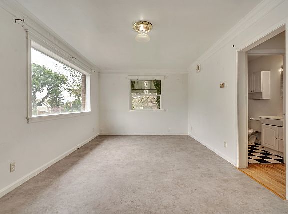 2nd image of 1147 E Blaine Ave