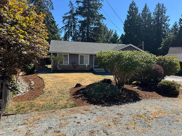 1551 Graham Dr — Photo 2