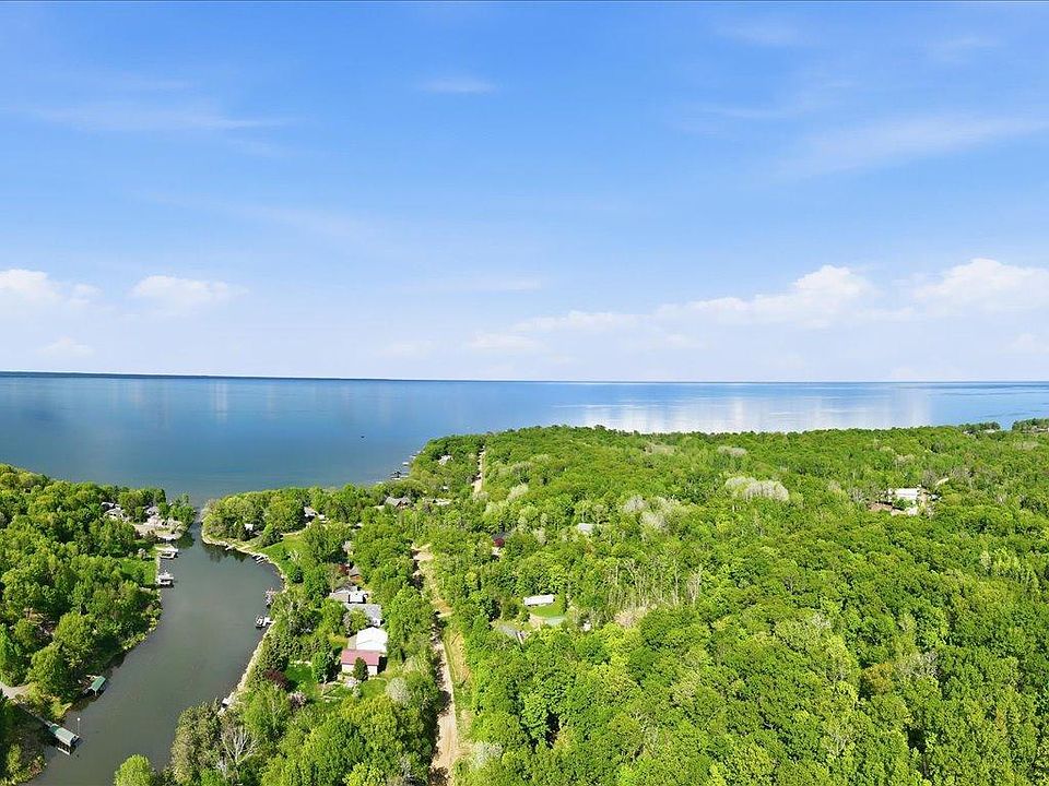1st image of Holiday Harbor Dr