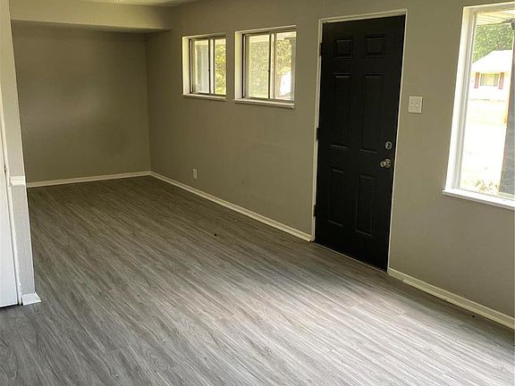4th image of 10572 Spring Garden Dr