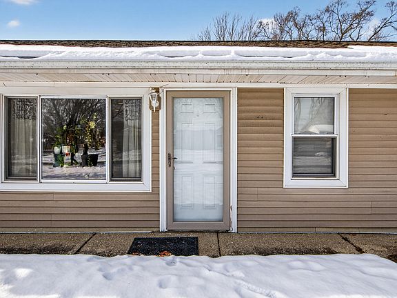 3rd image of 8815 Marlowe Ave
