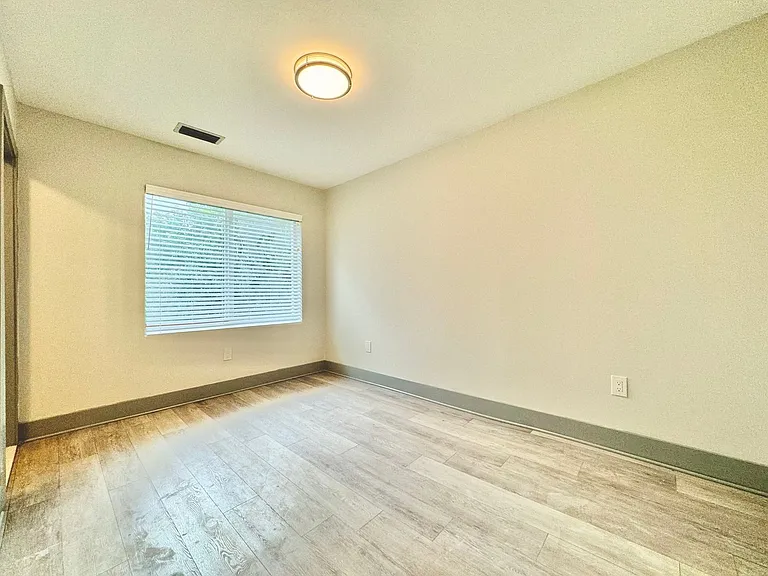4112 NW 18th Ave — Photo 11
