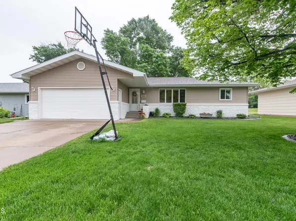 2013 N 6th St, Bismarck, ND 58501