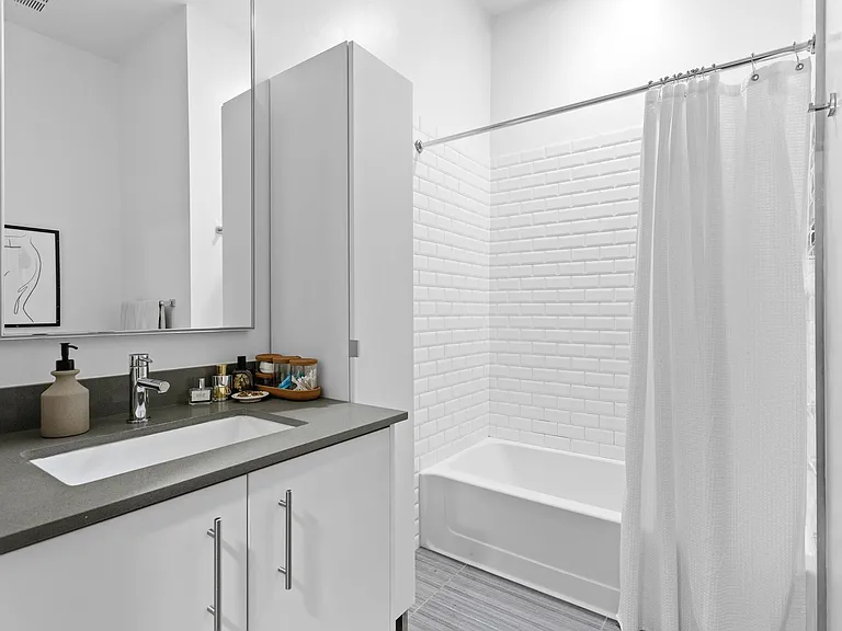 2525 Arapahoe St #310 — Photo 17