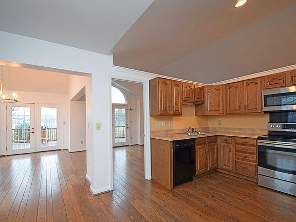 3rd image of 11 Greenhouse Ln