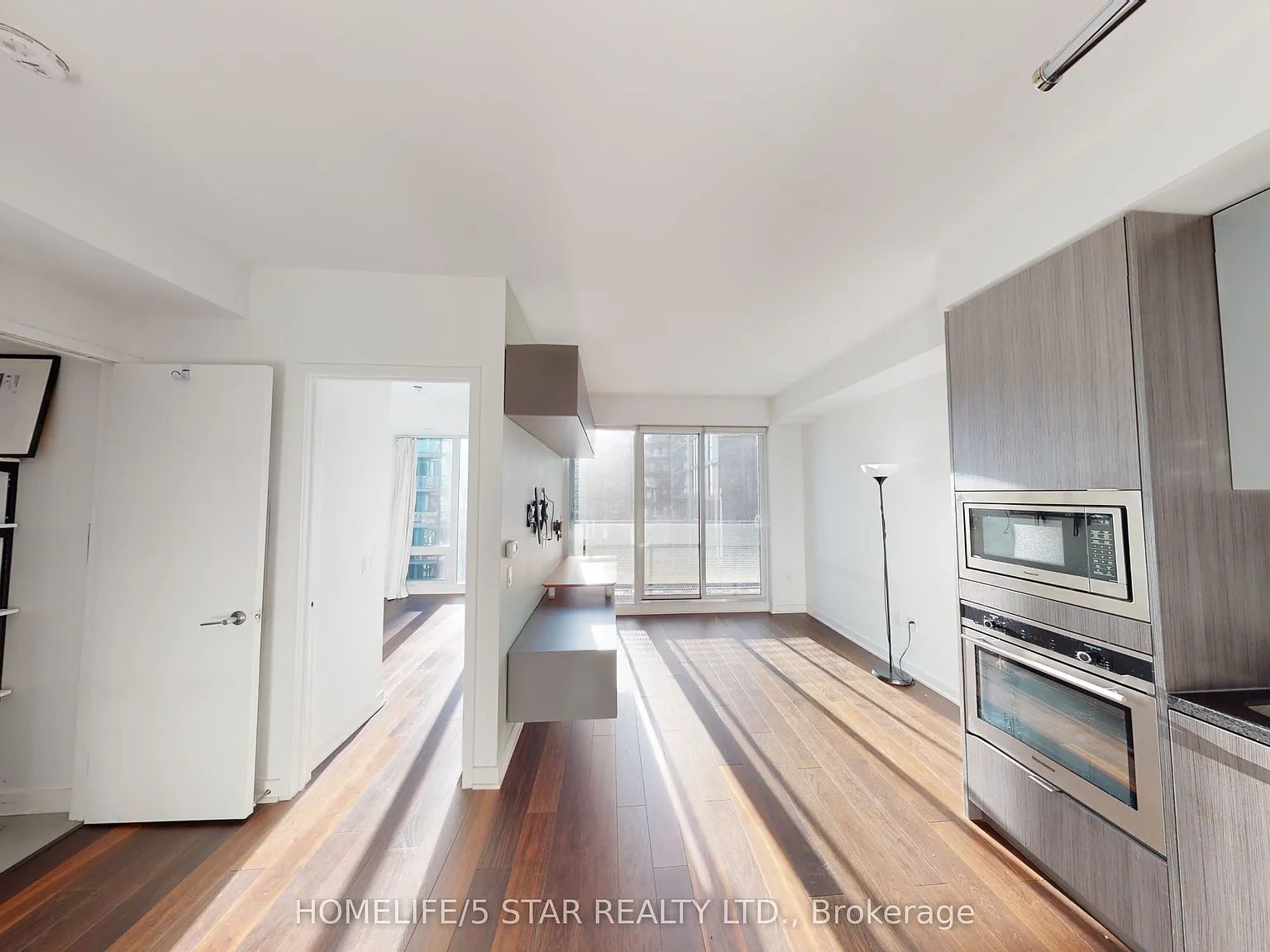 King Blue Condominiums — Photo 2