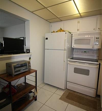 4th image of 46 Farnham Cres #B