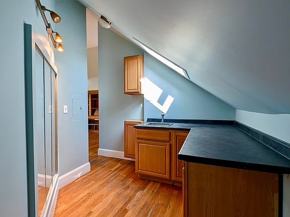 5th image of 92 Medford St