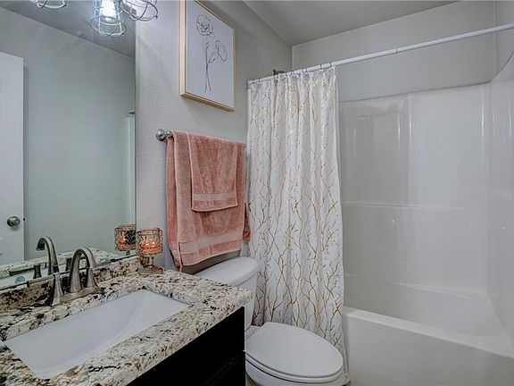 5th image of 400 S Pin Oak Dr