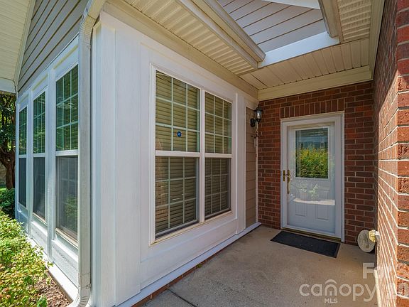 3rd image of 3221 Abbey Walk Ln