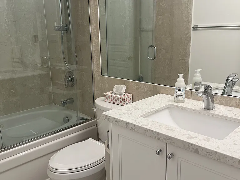 102 Bloor St W #305 — Photo 9