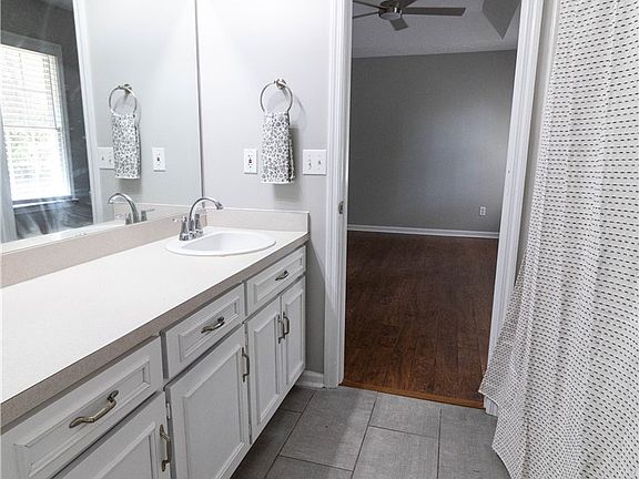 4th image of 476 Lee Road 520