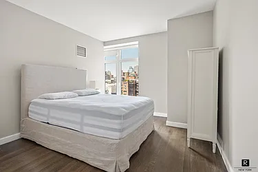 Rented by R New York