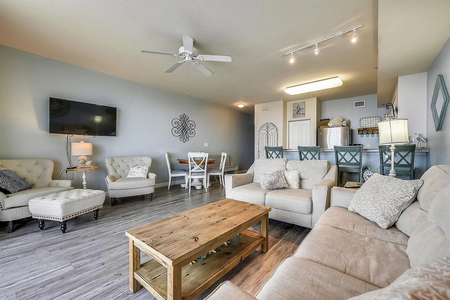 1 bed, 2.0 bath, 936 sqft, $2,831 — Photo 3