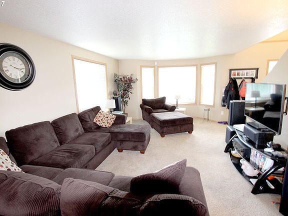 4th image of 2605 NE 166th Pl