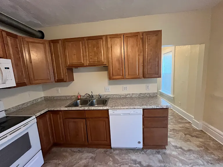 149 N Guilford Ave — Photo 24