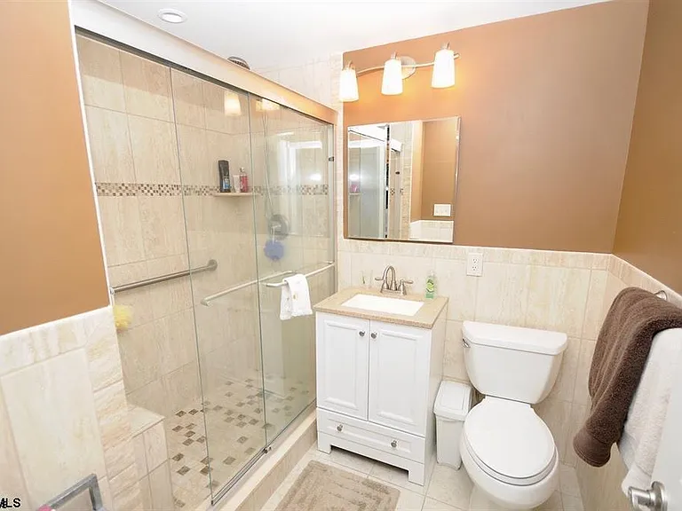 9400 Atlantic Ave #305 — Photo 15