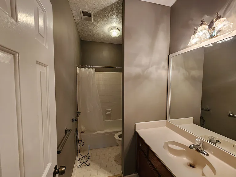 Hallway Full Bath